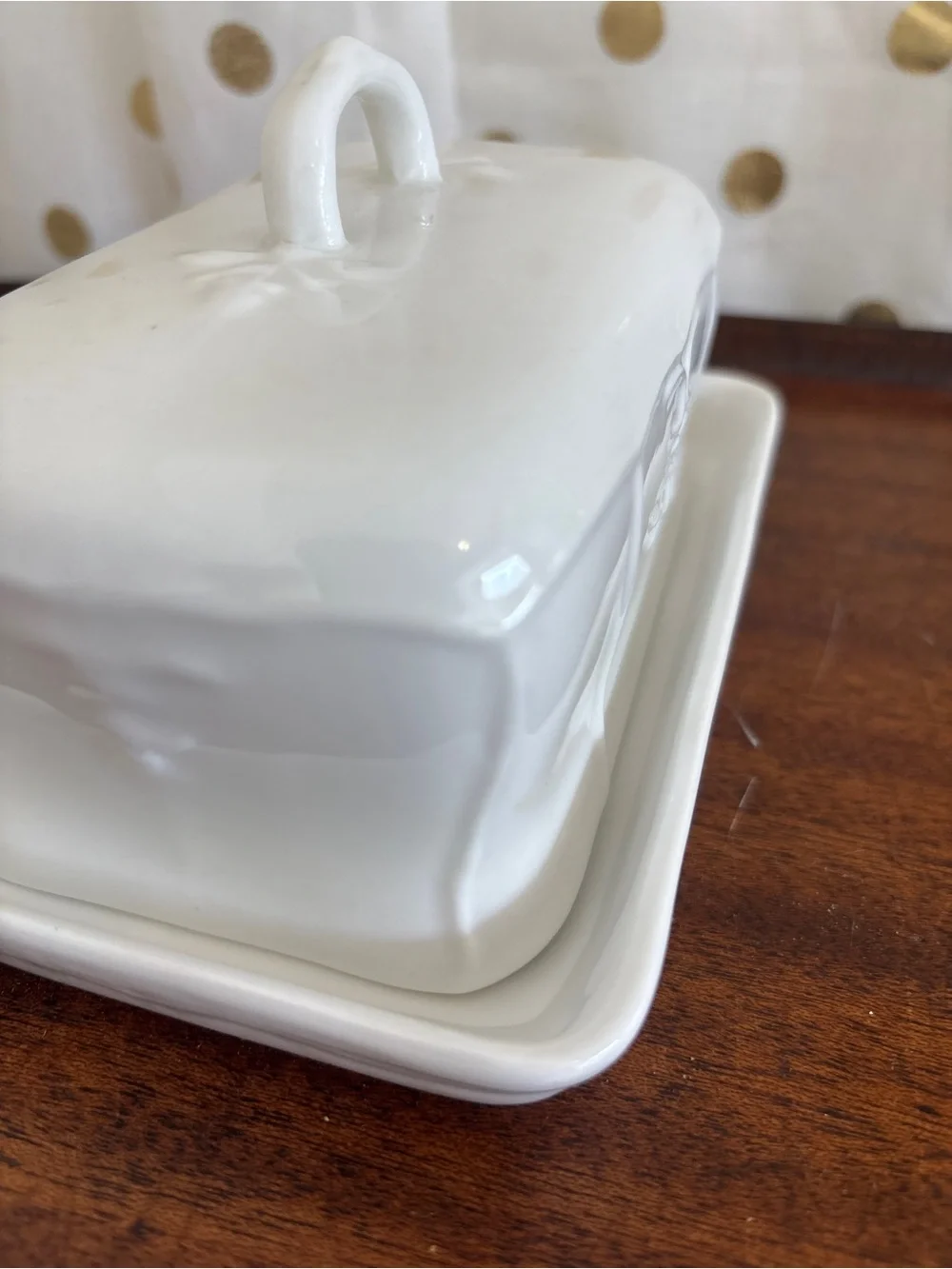 Tabletops Unlimited White Ceramic Butter Dish w Lid Handle Versailles Pattern